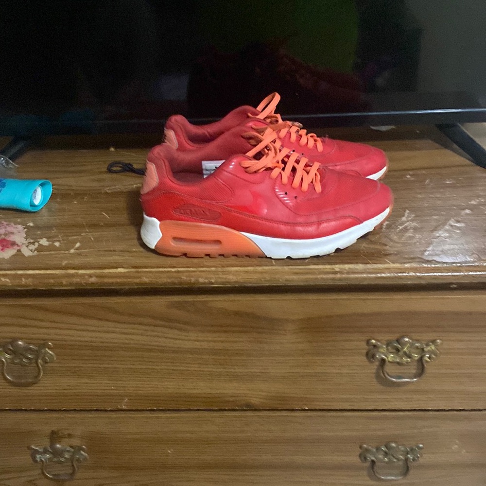 Red white air maxs